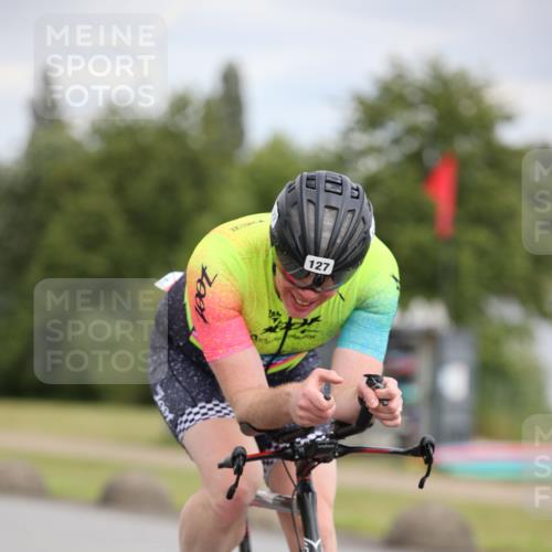 16.06.2024 - 26. Vierlanden-Triathlon Jannik Wohlers http://msf.ph/oto/6279577 16.06.2024 11:20:59 Radfahren 127, 449, 454, 635 meine-sportfotos.de