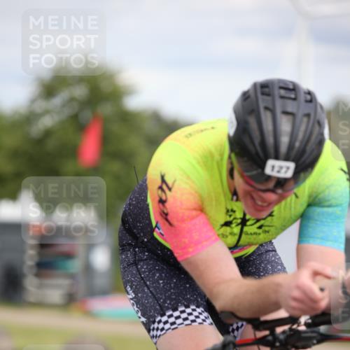 16.06.2024 - 26. Vierlanden-Triathlon Jannik Wohlers http://msf.ph/oto/6279901 16.06.2024 11:20:59 Radfahren 127, 449, 454, 635 meine-sportfotos.de