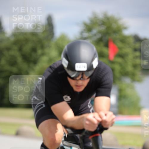 16.06.2024 - 26. Vierlanden-Triathlon Jannik Wohlers http://msf.ph/oto/6280723 16.06.2024 11:21:20 Radfahren 65, 79, 83, 119, 151, 171, 183, 473, 1278 meine-sportfotos.de