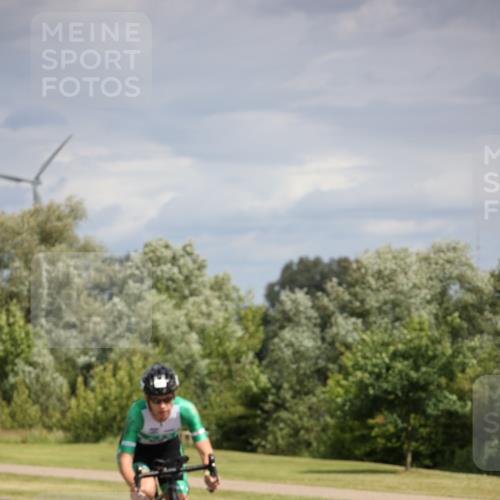 16.06.2024 - 26. Vierlanden-Triathlon Jannik Wohlers http://msf.ph/oto/6280779 16.06.2024 11:21:50 Radfahren 27, 47, 106, 207 meine-sportfotos.de