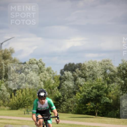 16.06.2024 - 26. Vierlanden-Triathlon Jannik Wohlers http://msf.ph/oto/6280826 16.06.2024 11:21:50 Radfahren 27, 47, 106, 207 meine-sportfotos.de