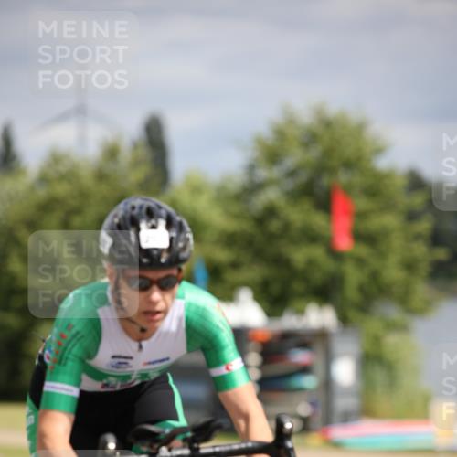 16.06.2024 - 26. Vierlanden-Triathlon Jannik Wohlers http://msf.ph/oto/6280836 16.06.2024 11:21:51 Radfahren 27, 47, 98, 106, 207, 398 meine-sportfotos.de