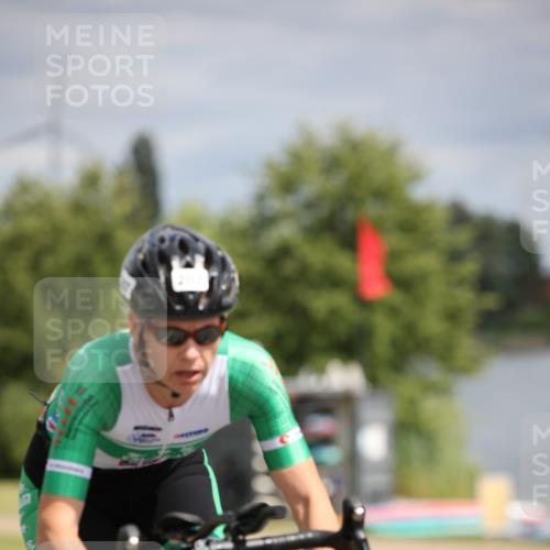 16.06.2024 - 26. Vierlanden-Triathlon Jannik Wohlers http://msf.ph/oto/6281330 16.06.2024 11:21:51 Radfahren 27, 47, 98, 106, 207, 398 meine-sportfotos.de