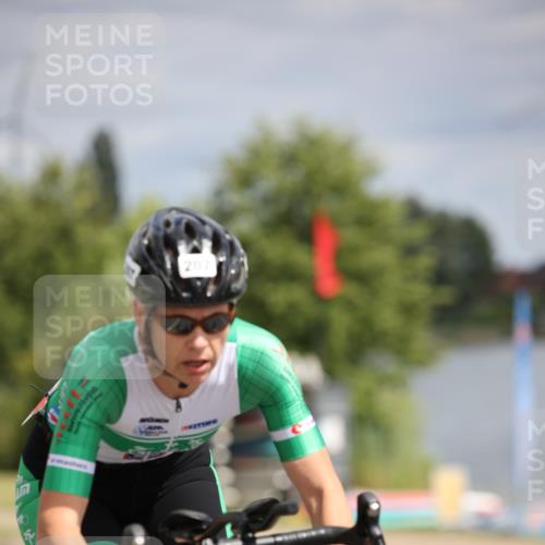 16.06.2024 - 26. Vierlanden-Triathlon Jannik Wohlers http://msf.ph/oto/6281338 16.06.2024 11:21:51 Radfahren 27, 47, 98, 106, 207, 398 meine-sportfotos.de