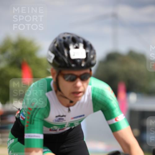 16.06.2024 - 26. Vierlanden-Triathlon Jannik Wohlers http://msf.ph/oto/6281398 16.06.2024 11:21:52 Radfahren 27, 47, 98, 106, 207, 398 meine-sportfotos.de