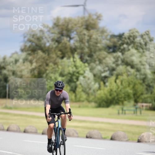 16.06.2024 - 26. Vierlanden-Triathlon Jannik Wohlers http://msf.ph/oto/6281616 16.06.2024 11:23:13 Radfahren 45, 202, 203 meine-sportfotos.de