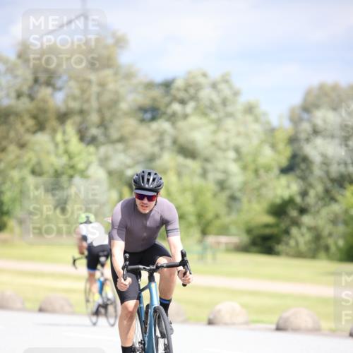 16.06.2024 - 26. Vierlanden-Triathlon Jannik Wohlers http://msf.ph/oto/6281630 16.06.2024 11:23:14 Radfahren 45, 202, 203, 577 meine-sportfotos.de