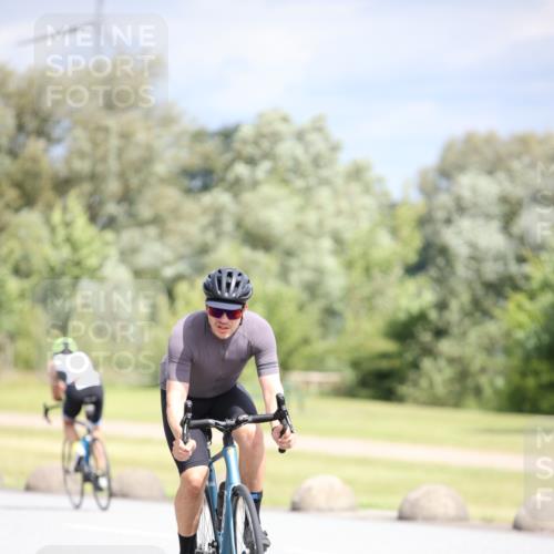 16.06.2024 - 26. Vierlanden-Triathlon Jannik Wohlers http://msf.ph/oto/6281638 16.06.2024 11:23:14 Radfahren 45, 202, 203, 577 meine-sportfotos.de