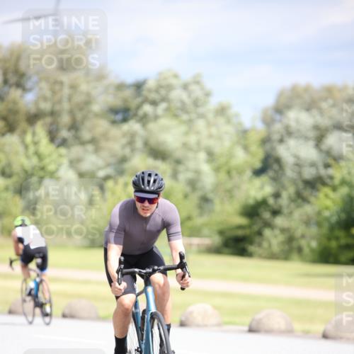 16.06.2024 - 26. Vierlanden-Triathlon Jannik Wohlers http://msf.ph/oto/6281641 16.06.2024 11:23:14 Radfahren 45, 202, 203, 577 meine-sportfotos.de
