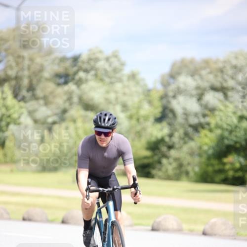16.06.2024 - 26. Vierlanden-Triathlon Jannik Wohlers http://msf.ph/oto/6281699 16.06.2024 11:23:14 Radfahren 45, 202, 203, 577 meine-sportfotos.de
