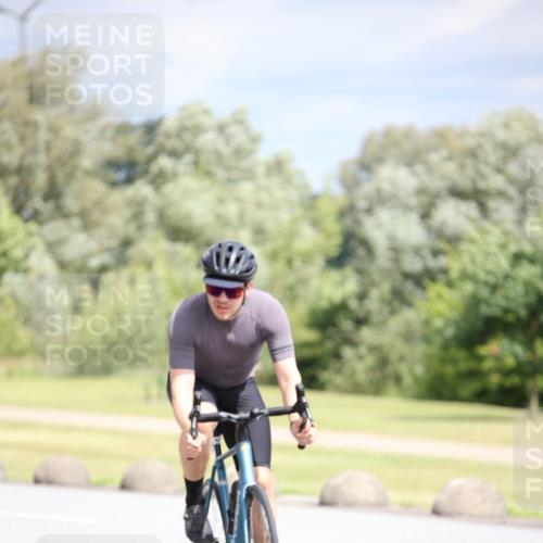 16.06.2024 - 26. Vierlanden-Triathlon Jannik Wohlers http://msf.ph/oto/6281708 16.06.2024 11:23:14 Radfahren 45, 202, 203, 577 meine-sportfotos.de