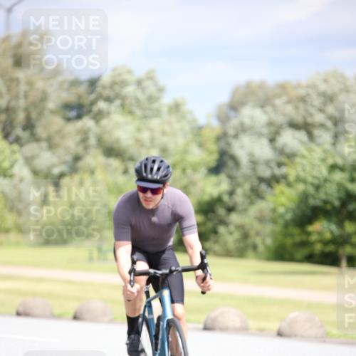 16.06.2024 - 26. Vierlanden-Triathlon Jannik Wohlers http://msf.ph/oto/6281719 16.06.2024 11:23:14 Radfahren 45, 202, 203, 577 meine-sportfotos.de