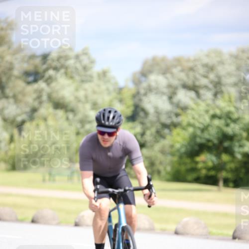 16.06.2024 - 26. Vierlanden-Triathlon Jannik Wohlers http://msf.ph/oto/6281835 16.06.2024 11:23:14 Radfahren 45, 202, 203, 577 meine-sportfotos.de