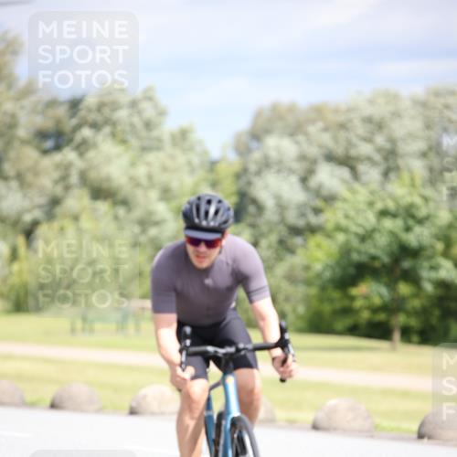16.06.2024 - 26. Vierlanden-Triathlon Jannik Wohlers http://msf.ph/oto/6281842 16.06.2024 11:23:14 Radfahren 45, 202, 203, 577 meine-sportfotos.de