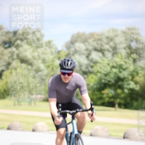 16.06.2024 - 26. Vierlanden-Triathlon Jannik Wohlers http://msf.ph/oto/6281855 16.06.2024 11:23:15 Radfahren 45, 202, 203, 548, 558, 577 meine-sportfotos.de