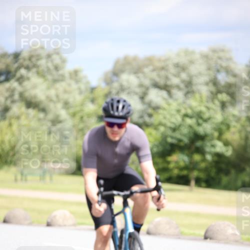 16.06.2024 - 26. Vierlanden-Triathlon Jannik Wohlers http://msf.ph/oto/6281858 16.06.2024 11:23:15 Radfahren 45, 202, 203, 548, 558, 577 meine-sportfotos.de