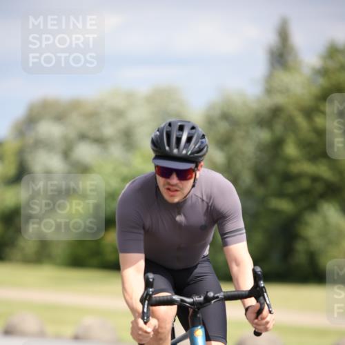 16.06.2024 - 26. Vierlanden-Triathlon Jannik Wohlers http://msf.ph/oto/6281861 16.06.2024 11:23:15 Radfahren 45, 202, 203, 548, 558, 577 meine-sportfotos.de