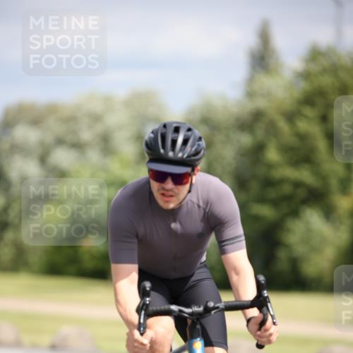16.06.2024 - 26. Vierlanden-Triathlon Jannik Wohlers http://msf.ph/oto/6281958 16.06.2024 11:23:15 Radfahren 45, 202, 203, 548, 558, 577 meine-sportfotos.de