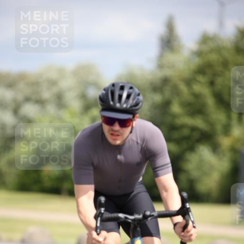 16.06.2024 - 26. Vierlanden-Triathlon Jannik Wohlers http://msf.ph/oto/6281964 16.06.2024 11:23:15 Radfahren 45, 202, 203, 548, 558, 577 meine-sportfotos.de