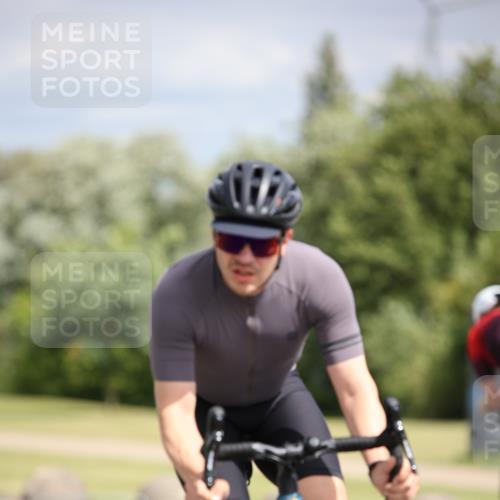 16.06.2024 - 26. Vierlanden-Triathlon Jannik Wohlers http://msf.ph/oto/6281972 16.06.2024 11:23:15 Radfahren 45, 202, 203, 548, 558, 577 meine-sportfotos.de