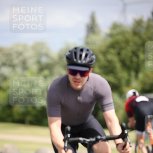 16.06.2024 - 26. Vierlanden-Triathlon Jannik Wohlers http://msf.ph/oto/6281979 16.06.2024 11:23:15 Radfahren 45, 202, 203, 548, 558, 577 meine-sportfotos.de