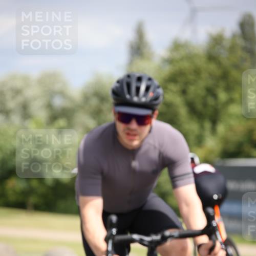16.06.2024 - 26. Vierlanden-Triathlon Jannik Wohlers http://msf.ph/oto/6281983 16.06.2024 11:23:15 Radfahren 45, 202, 203, 548, 558, 577 meine-sportfotos.de