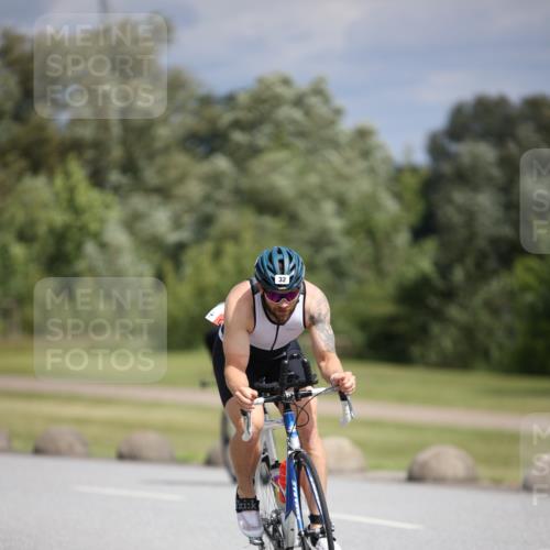 16.06.2024 - 26. Vierlanden-Triathlon Jannik Wohlers http://msf.ph/oto/6283137 16.06.2024 11:24:26 Radfahren 26, 30, 32, 79, 127, 209, 210, 621 meine-sportfotos.de