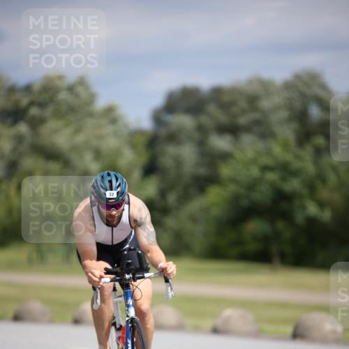 16.06.2024 - 26. Vierlanden-Triathlon Jannik Wohlers http://msf.ph/oto/6283216 16.06.2024 11:24:26 Radfahren 26, 30, 32, 79, 127, 209, 210, 621 meine-sportfotos.de