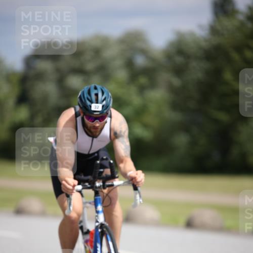 16.06.2024 - 26. Vierlanden-Triathlon Jannik Wohlers http://msf.ph/oto/6283299 16.06.2024 11:24:27 Radfahren 26, 30, 32, 79, 127, 209, 210, 621, 1278 meine-sportfotos.de