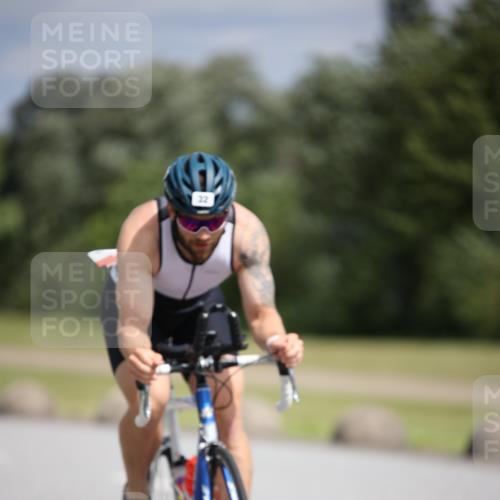 16.06.2024 - 26. Vierlanden-Triathlon Jannik Wohlers http://msf.ph/oto/6283314 16.06.2024 11:24:27 Radfahren 26, 30, 32, 79, 127, 209, 210, 621, 1278 meine-sportfotos.de