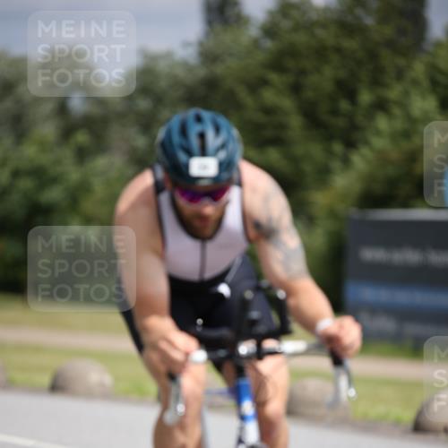 16.06.2024 - 26. Vierlanden-Triathlon Jannik Wohlers http://msf.ph/oto/6283358 16.06.2024 11:24:27 Radfahren 26, 30, 32, 79, 127, 209, 210, 621, 1278 meine-sportfotos.de