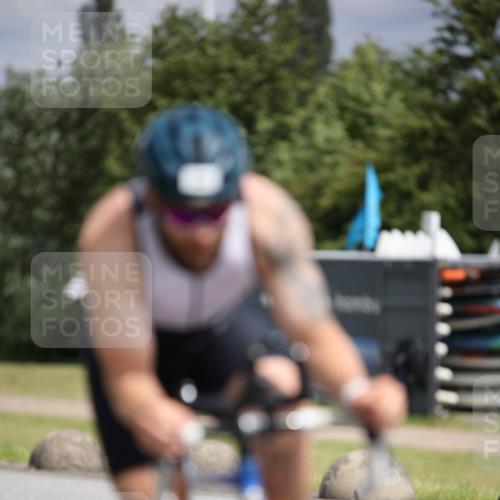 16.06.2024 - 26. Vierlanden-Triathlon Jannik Wohlers http://msf.ph/oto/6283370 16.06.2024 11:24:28 Radfahren 26, 30, 32, 79, 127, 209, 210, 621, 1278 meine-sportfotos.de