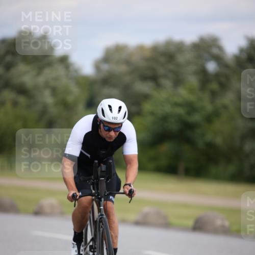 16.06.2024 - 26. Vierlanden-Triathlon Jannik Wohlers http://msf.ph/oto/6283532 16.06.2024 11:24:59 Radfahren 94, 102 meine-sportfotos.de