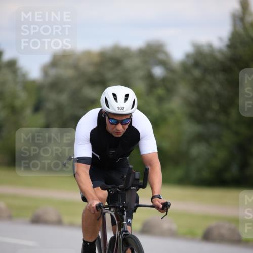 16.06.2024 - 26. Vierlanden-Triathlon Jannik Wohlers http://msf.ph/oto/6283574 16.06.2024 11:24:59 Radfahren 94, 102 meine-sportfotos.de