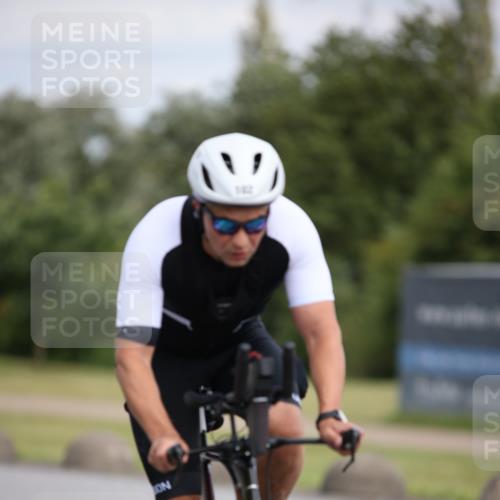 16.06.2024 - 26. Vierlanden-Triathlon Jannik Wohlers http://msf.ph/oto/6283606 16.06.2024 11:24:59 Radfahren 94, 102 meine-sportfotos.de