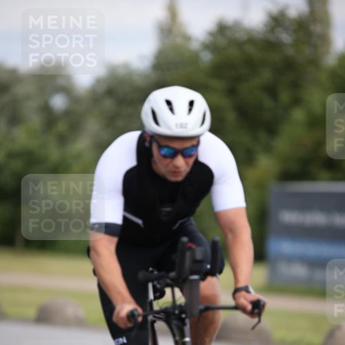 16.06.2024 - 26. Vierlanden-Triathlon Jannik Wohlers http://msf.ph/oto/6283609 16.06.2024 11:24:59 Radfahren 94, 102 meine-sportfotos.de