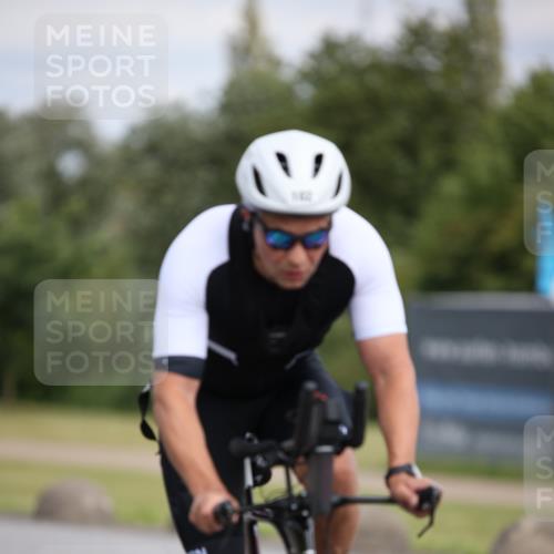 16.06.2024 - 26. Vierlanden-Triathlon Jannik Wohlers http://msf.ph/oto/6283618 16.06.2024 11:25:00 Radfahren 94, 102 meine-sportfotos.de