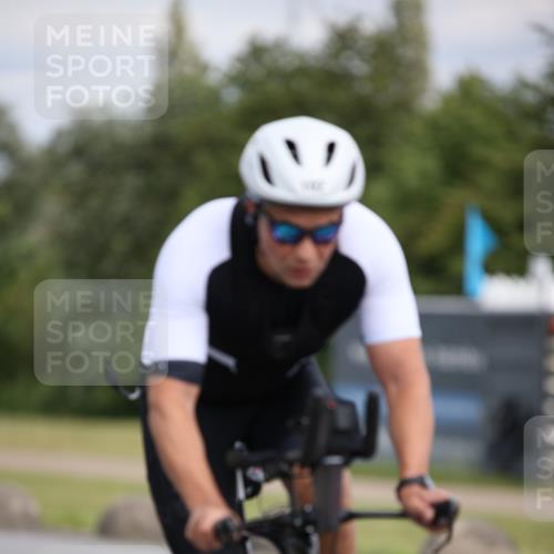 16.06.2024 - 26. Vierlanden-Triathlon Jannik Wohlers http://msf.ph/oto/6283625 16.06.2024 11:25:00 Radfahren 94, 102 meine-sportfotos.de