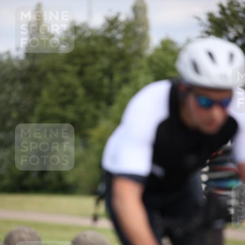16.06.2024 - 26. Vierlanden-Triathlon Jannik Wohlers http://msf.ph/oto/6283643 16.06.2024 11:25:00 Radfahren 94, 102 meine-sportfotos.de