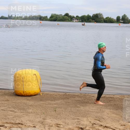 16.06.2024 - 26. Vierlanden-Triathlon Strokosch-Dieckow http://msf.ph/oto/6283699 16.06.2024 09:07:55 Schwimmen  meine-sportfotos.de