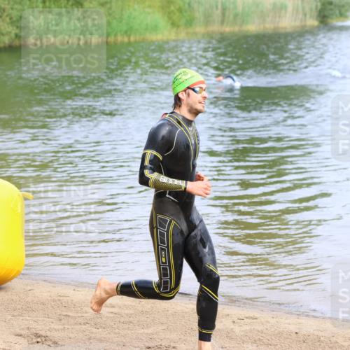 16.06.2024 - 26. Vierlanden-Triathlon Strokosch-Dieckow http://msf.ph/oto/6283849 16.06.2024 09:08:32 Schwimmen  meine-sportfotos.de