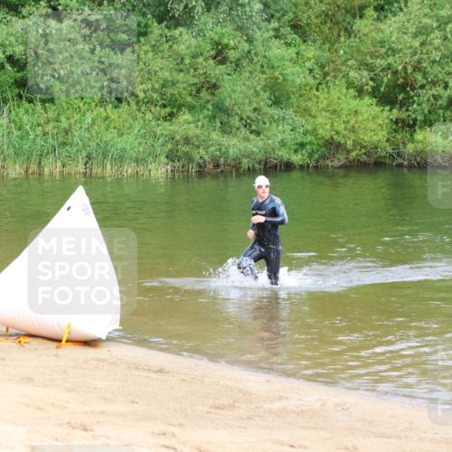 16.06.2024 - 26. Vierlanden-Triathlon Strokosch-Dieckow http://msf.ph/oto/6283963 16.06.2024 09:08:53 Schwimmen  meine-sportfotos.de