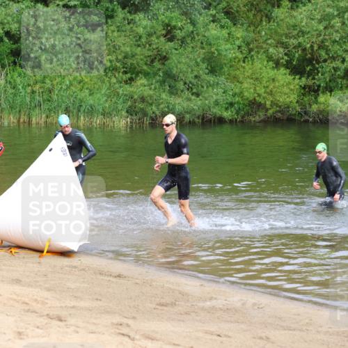 16.06.2024 - 26. Vierlanden-Triathlon Strokosch-Dieckow http://msf.ph/oto/6284003 16.06.2024 09:09:01 Schwimmen  meine-sportfotos.de