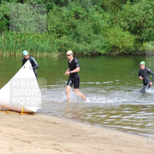16.06.2024 - 26. Vierlanden-Triathlon Strokosch-Dieckow http://msf.ph/oto/6284014 16.06.2024 09:09:01 Schwimmen  meine-sportfotos.de