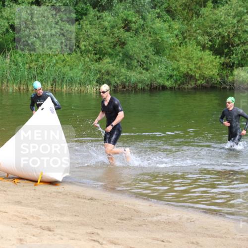 16.06.2024 - 26. Vierlanden-Triathlon Strokosch-Dieckow http://msf.ph/oto/6284024 16.06.2024 09:09:01 Schwimmen  meine-sportfotos.de