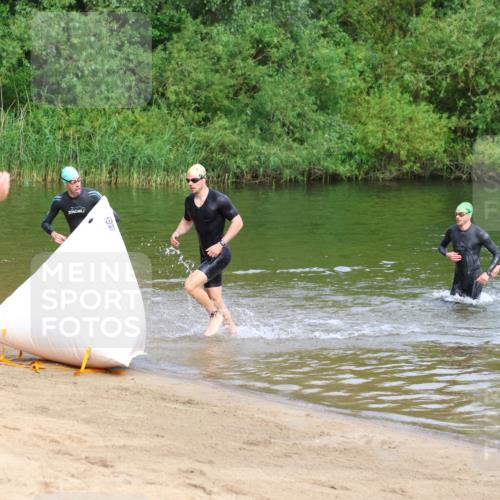 16.06.2024 - 26. Vierlanden-Triathlon Strokosch-Dieckow http://msf.ph/oto/6284034 16.06.2024 09:09:02 Schwimmen  meine-sportfotos.de