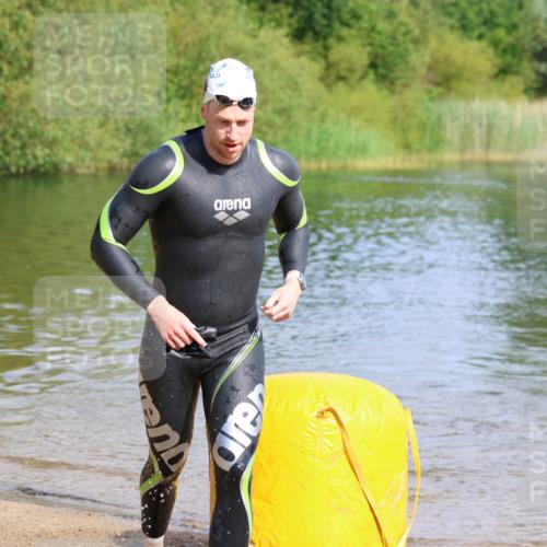 16.06.2024 - 26. Vierlanden-Triathlon Strokosch-Dieckow http://msf.ph/oto/6285114 16.06.2024 09:30:34 Schwimmen 5, 42, 5, 42 meine-sportfotos.de