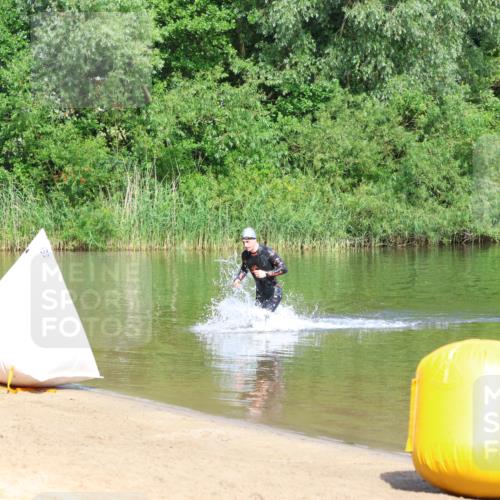 16.06.2024 - 26. Vierlanden-Triathlon Strokosch-Dieckow http://msf.ph/oto/6285299 16.06.2024 09:32:10 Schwimmen 62, 62 meine-sportfotos.de