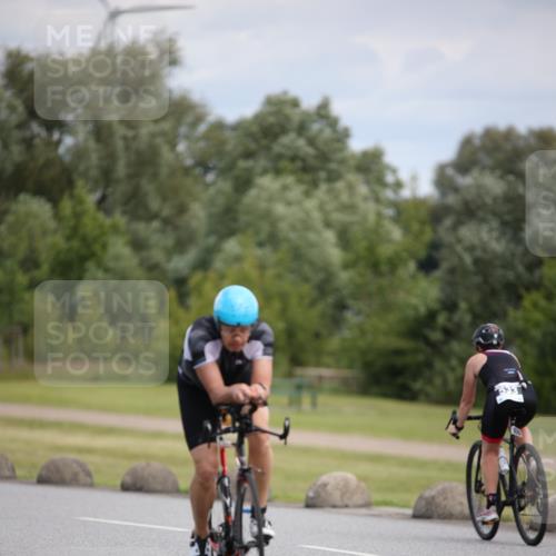 16.06.2024 - 26. Vierlanden-Triathlon Jannik Wohlers http://msf.ph/oto/6285435 16.06.2024 11:28:45 Radfahren 90, 501, 533, 575 meine-sportfotos.de