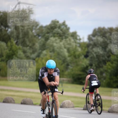 16.06.2024 - 26. Vierlanden-Triathlon Jannik Wohlers http://msf.ph/oto/6285445 16.06.2024 11:28:45 Radfahren 90, 501, 533, 575 meine-sportfotos.de